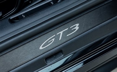 Porsche 911 GT3 TOURING (992) 22