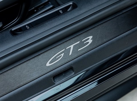 Porsche 911 GT3 TOURING (992) 22