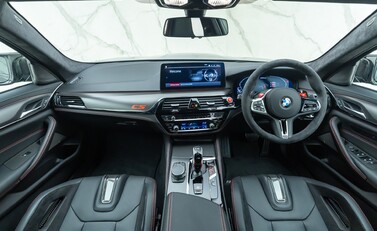 BMW M5 CS 18