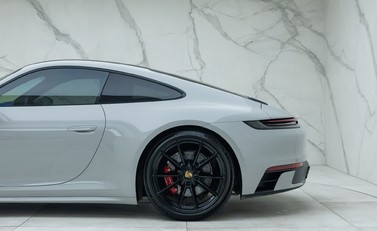 Porsche 911 Carrera 4S (992) 31