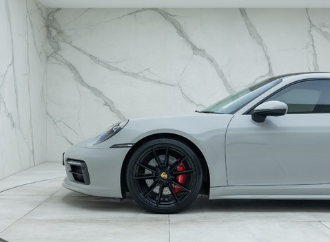 Porsche 911 Carrera 4S (992) 30