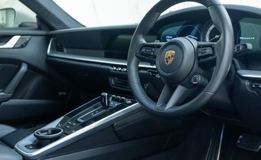 Porsche 911 Carrera 4S (992) 10