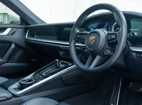 Porsche 911 Carrera 4S (992) 10