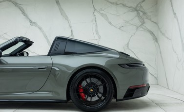 Porsche 911 Targa 4 GTS (992) 36