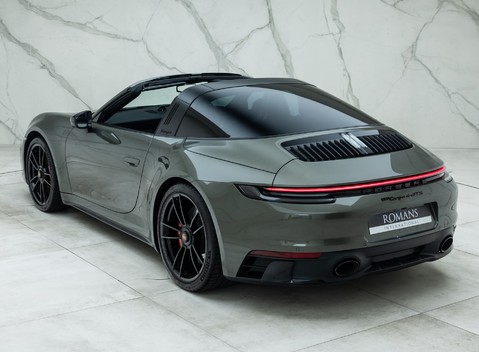 Porsche 911 Targa 4 GTS (992) 12