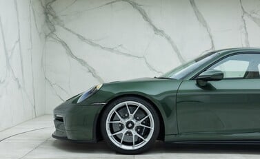 Porsche 911 GT3 TOURING (992) 41