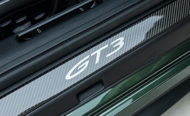 Porsche 911 GT3 TOURING (992) 25