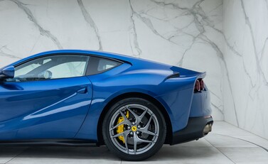 Ferrari 812 Superfast 32