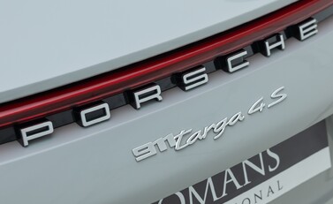 Porsche 911 Targa 4S (992) 33