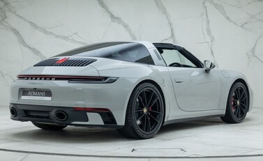 Porsche 911 Targa 4S (992) 6