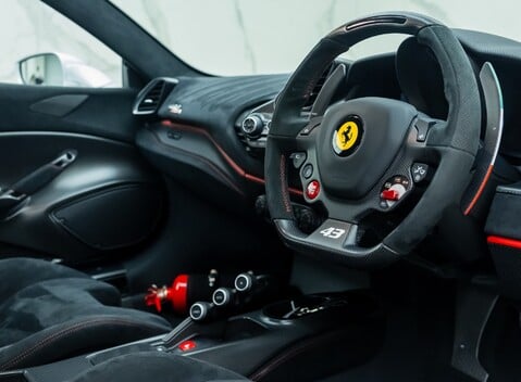 Ferrari 488 Pista Piloti 10