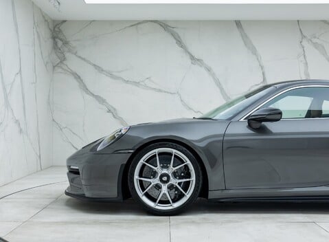 Porsche 911 GT3 TOURING (992) 41