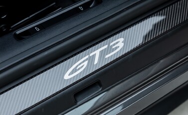 Porsche 911 GT3 TOURING (992) 25