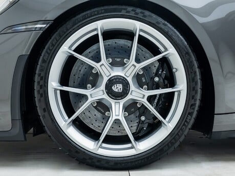 Porsche 911 GT3 TOURING (992)