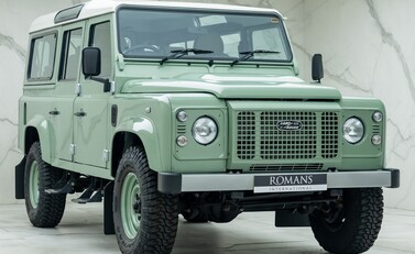 Land Rover Defender 110 HERITAGE 6