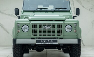 Land Rover Defender 110 HERITAGE 4