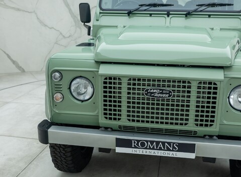 Land Rover Defender 110 HERITAGE 27