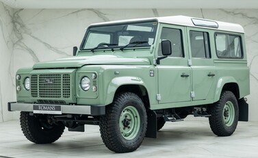 Land Rover Defender 110 HERITAGE 1