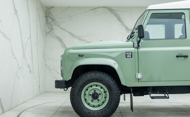 Land Rover Defender 110 HERITAGE 33