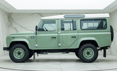 Land Rover Defender 110 HERITAGE 2