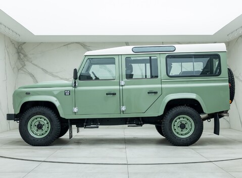 Land Rover Defender 110 HERITAGE 2