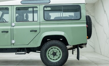 Land Rover Defender 110 HERITAGE 34