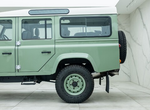 Land Rover Defender 110 HERITAGE 34