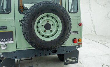 Land Rover Defender 110 HERITAGE 28