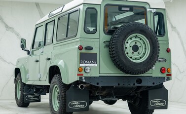 Land Rover Defender 110 HERITAGE 7