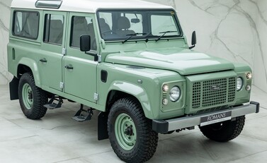 Land Rover Defender 110 HERITAGE 8