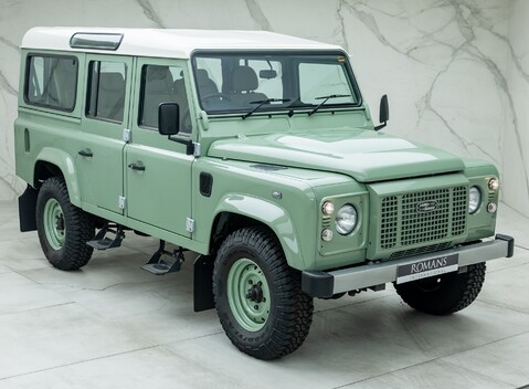 Land Rover Defender 110 HERITAGE 8