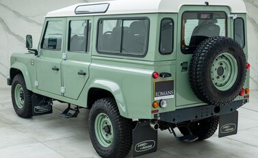 Land Rover Defender 110 HERITAGE 9