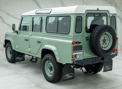 Land Rover Defender 110 HERITAGE 9