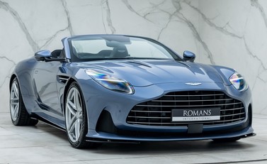 Aston Martin DB12 VOLANTE 9