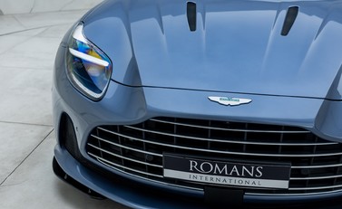 Aston Martin DB12 VOLANTE 32