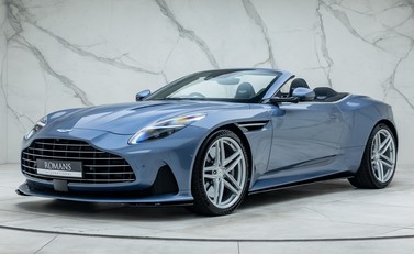 Aston Martin DB12 VOLANTE 1