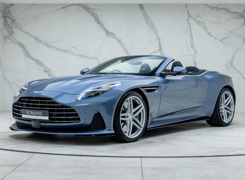 Aston Martin DB12 VOLANTE 1