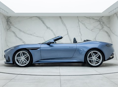 Aston Martin DB12 VOLANTE 3