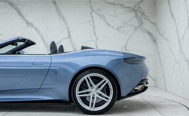 Aston Martin DB12 VOLANTE 44