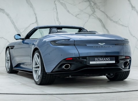 Aston Martin DB12 VOLANTE 10