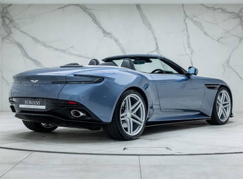 Aston Martin DB12 VOLANTE 6