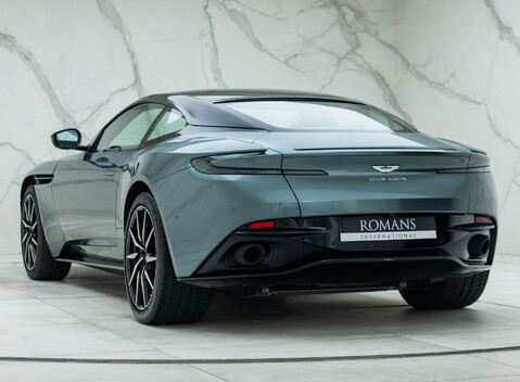 Aston Martin DB11 V8 COUPE 7