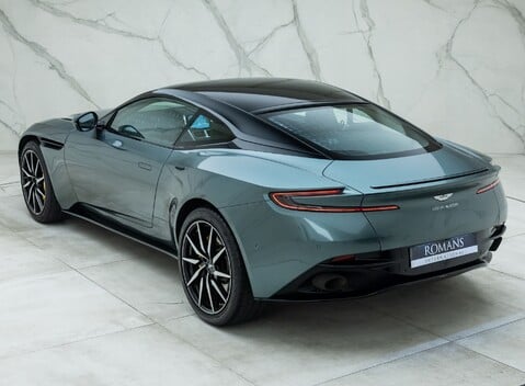 Aston Martin DB11 V8 COUPE 9