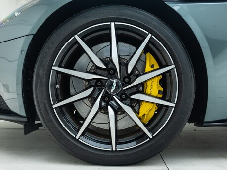 Aston Martin DB11 V8 COUPE