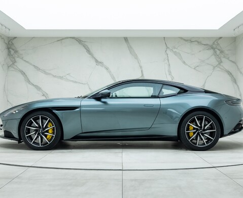 Aston Martin DB11 V8 COUPE