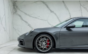 Porsche 911 Carrera 4S (992) 32