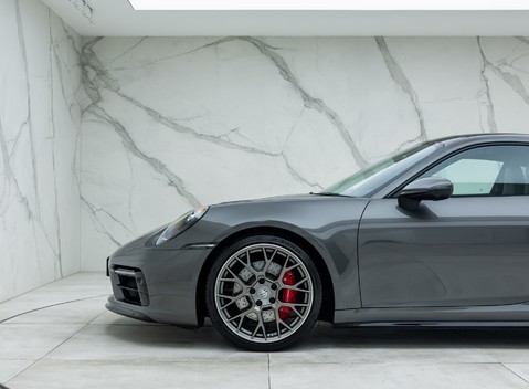 Porsche 911 Carrera 4S (992) 32