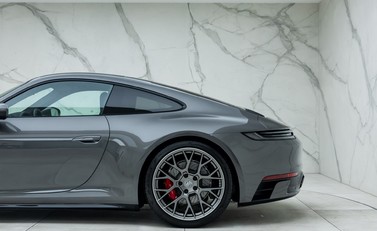 Porsche 911 Carrera 4S (992) 33