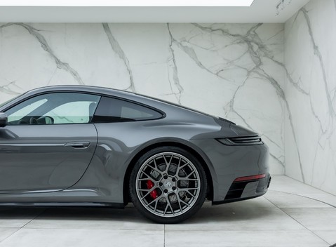 Porsche 911 Carrera 4S (992) 33