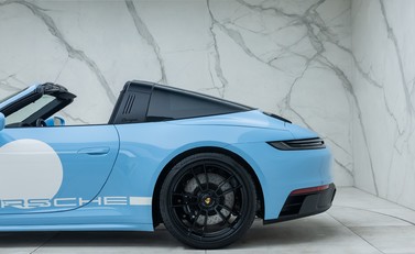 Porsche 911 Targa 4 GTS (992) 40